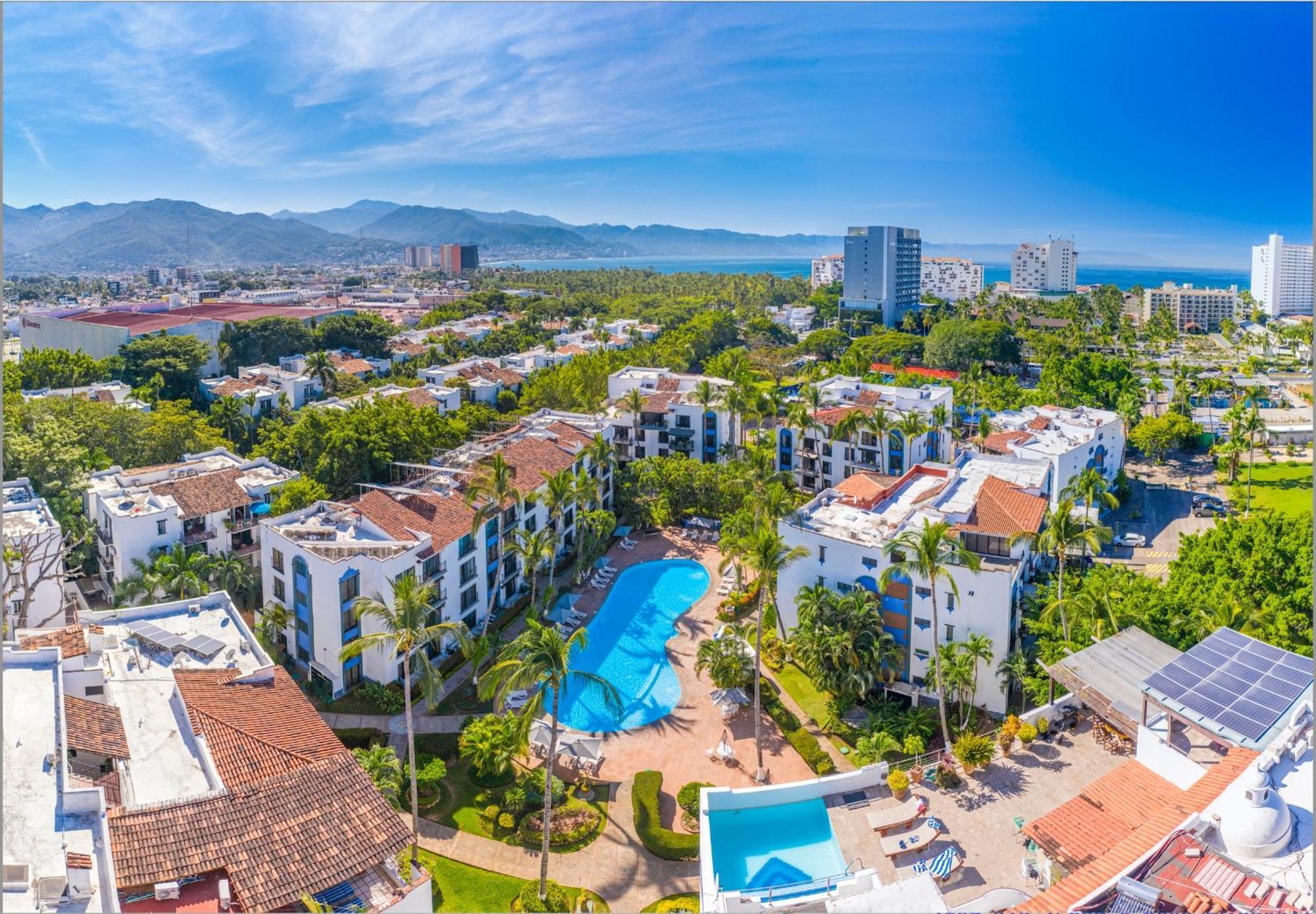 Puerto De Luna Pet Friendly And Family Suites Puerto Vallarta Exterior photo