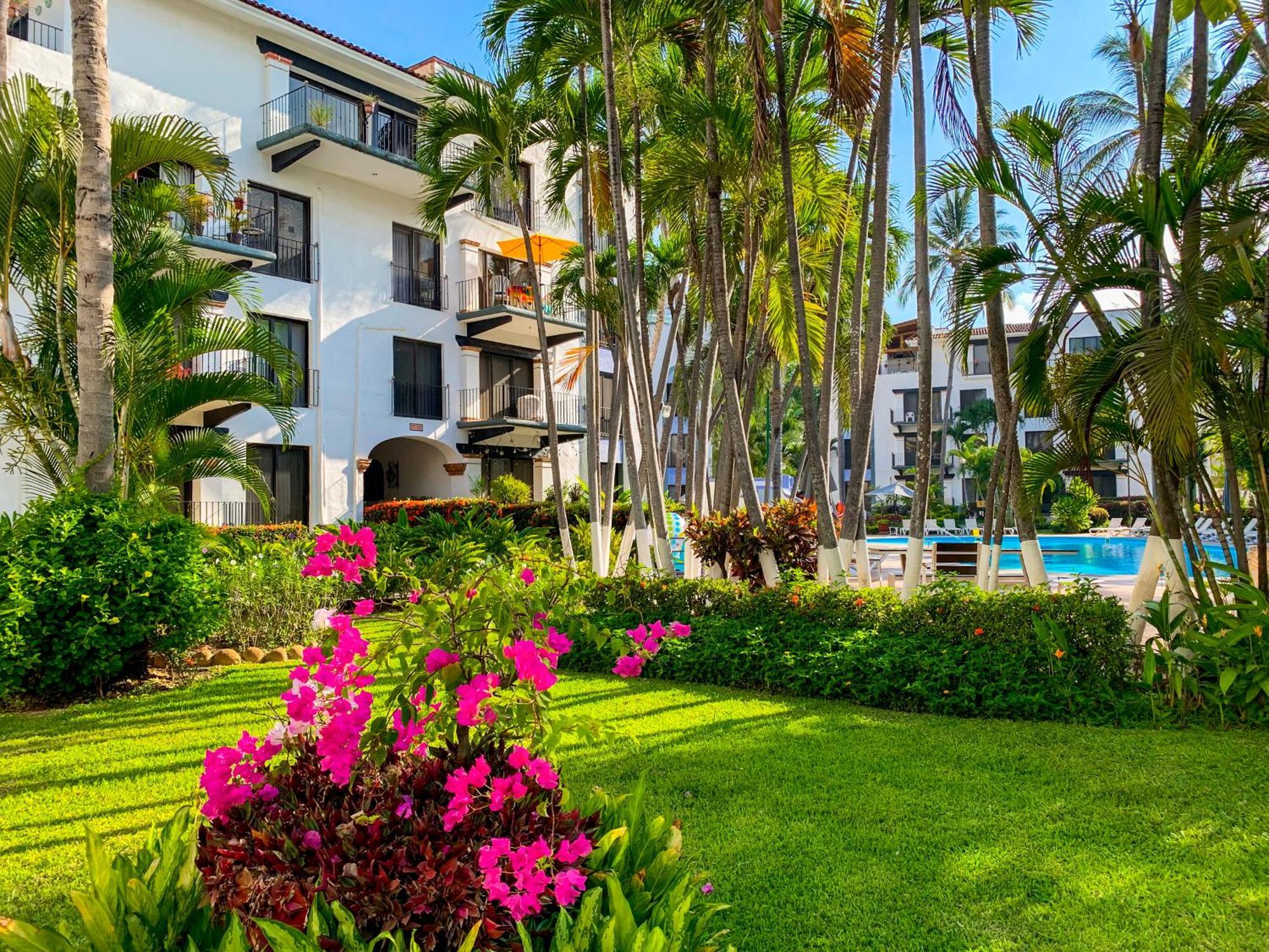 Puerto De Luna Pet Friendly And Family Suites Puerto Vallarta Exterior photo